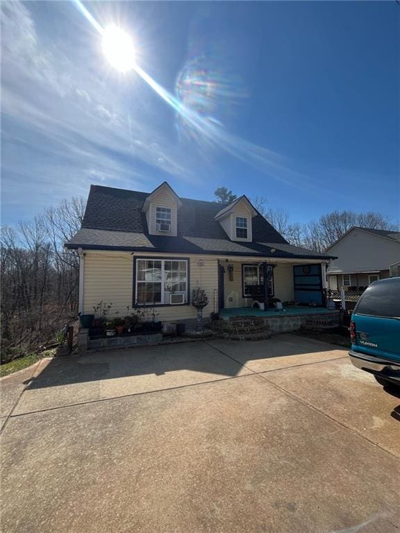 view of front of house featuring a porch