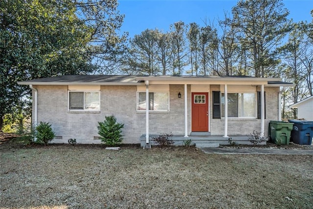 view of front of house featuring a front yard