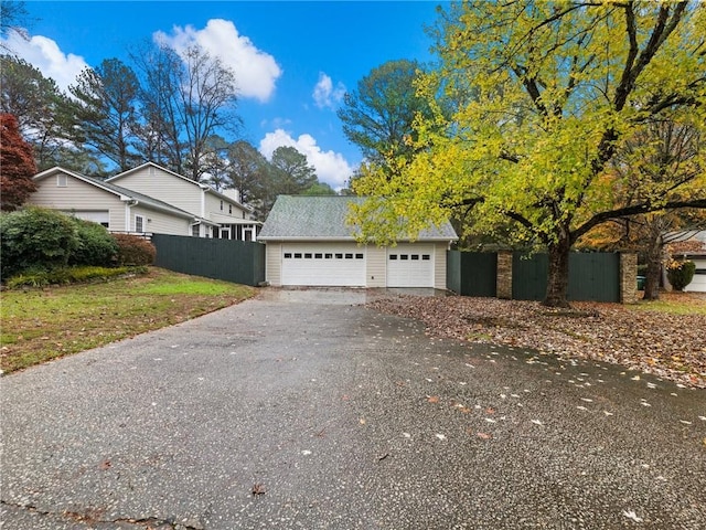 view of front facade featuring a garage