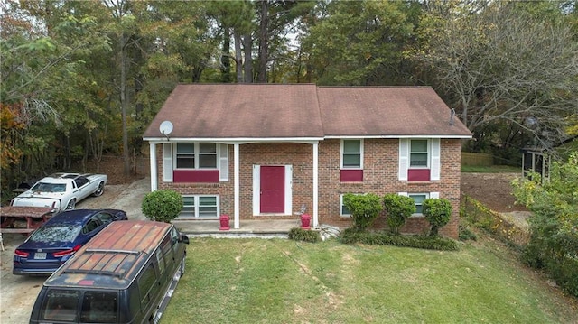 view of front of house with a front yard