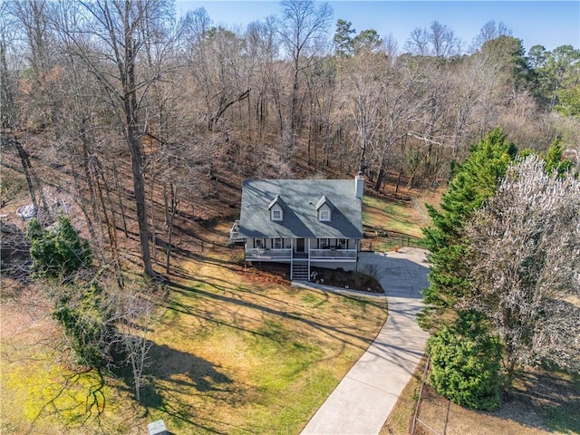 birds eye view of property featuring a wooded view