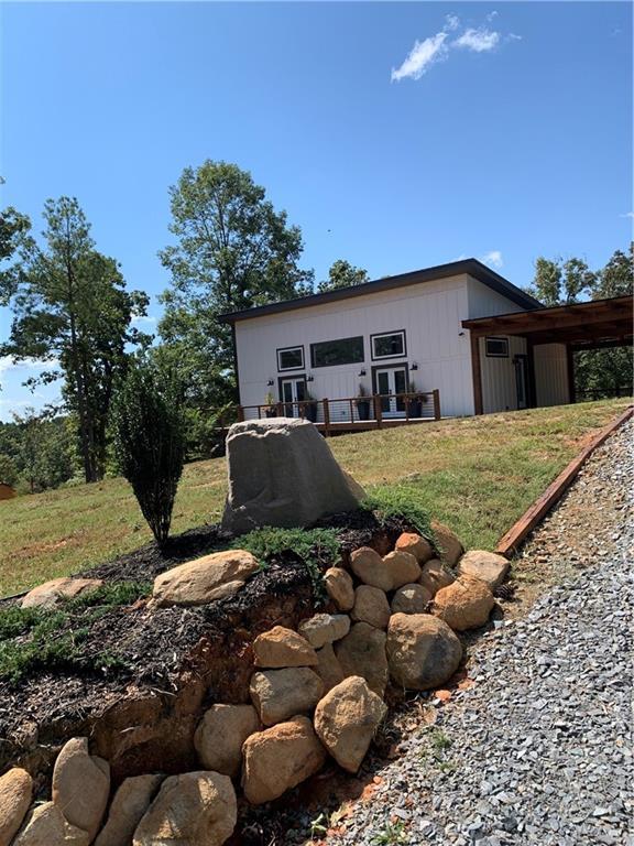 back of house featuring a lawn