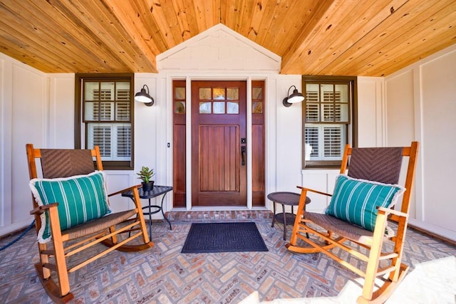 property entrance featuring a porch