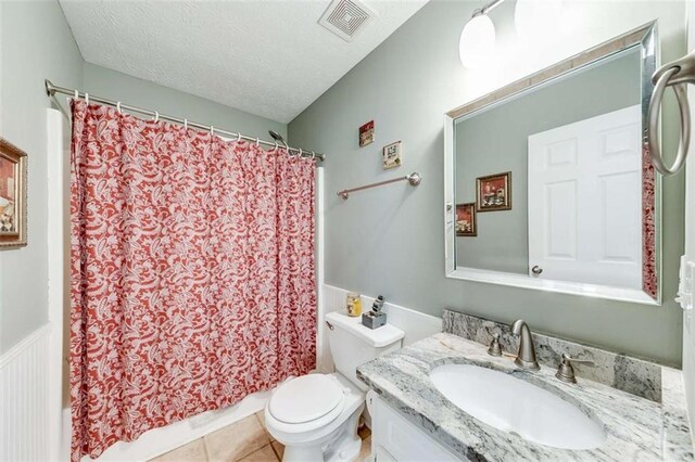 bathroom with visible vents, a shower with shower curtain, toilet, and vanity