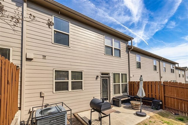 5008 Whiteoak Pointe SE Unit 15, Smyrna, GA 30080 - rear view of house featuring a patio area and a fenced backyard