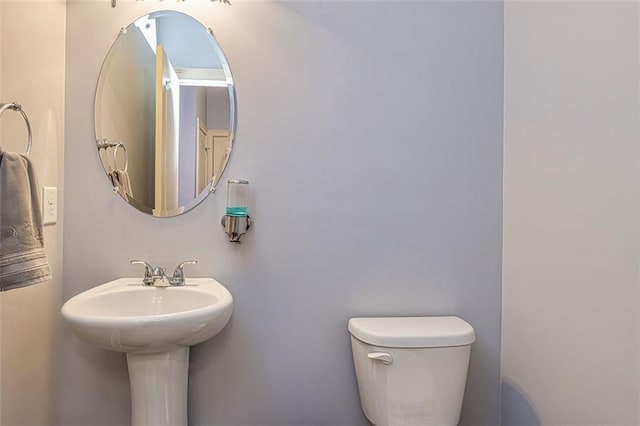 5008 Whiteoak Pointe SE Unit 15, Smyrna, GA 30080 - half bath with toilet