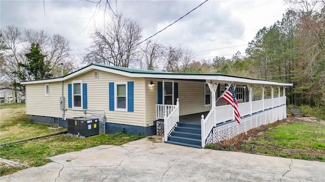 manufactured / mobile home with covered porch and central AC