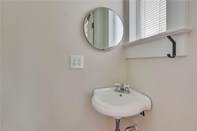 222 Winnona Dr, Decatur, GA 30030 - bathroom featuring a sink