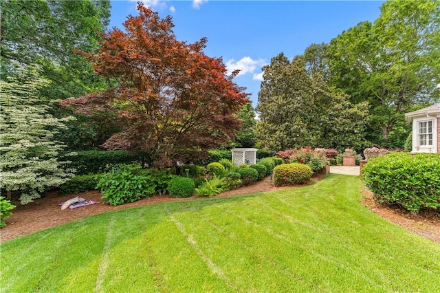 2117 Stephens Walk, Dunwoody, GA 30338 - view of green lawn