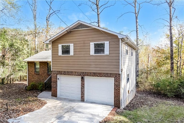 view of front facade featuring a garage