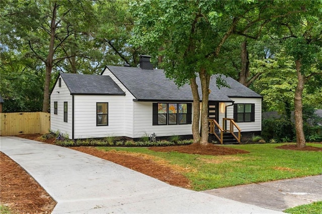 view of front of property with a front yard