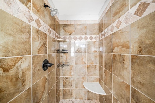 bathroom featuring tiled shower