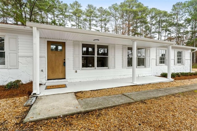 doorway to property with covered porch