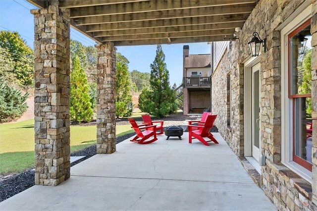 view of patio with an outdoor fire pit