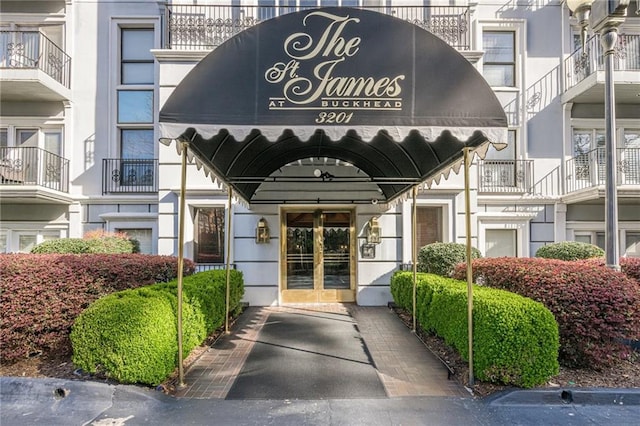 view of property entrance
