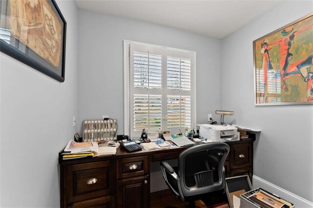 669 Dixon Dr, Gainesville, GA 30501 - office space featuring plenty of natural light and baseboards