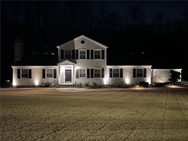 view of front of house featuring a lawn