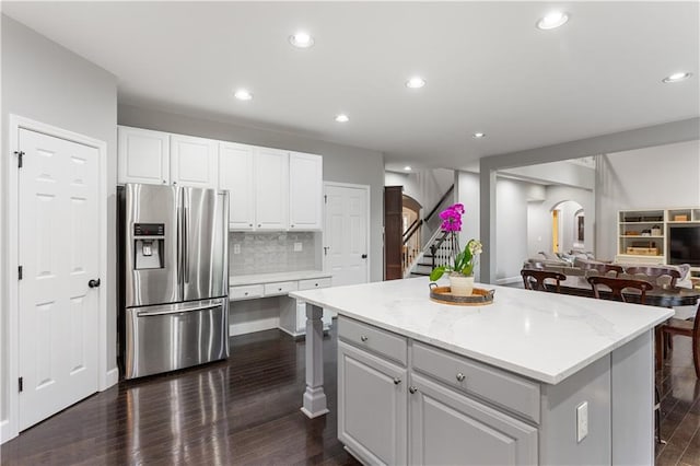141 Ennisbrook Dr SE, Smyrna, GA 30082 - kitchen featuring stainless steel fridge with ice dispenser, tasteful backsplash, white cabinets, a kitchen island, and recessed lighting