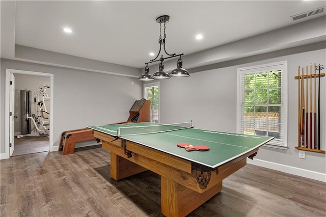 141 Ennisbrook Dr SE, Smyrna, GA 30082 - recreation room with baseboards, healthy amount of natural light, wood finished floors, and recessed lighting