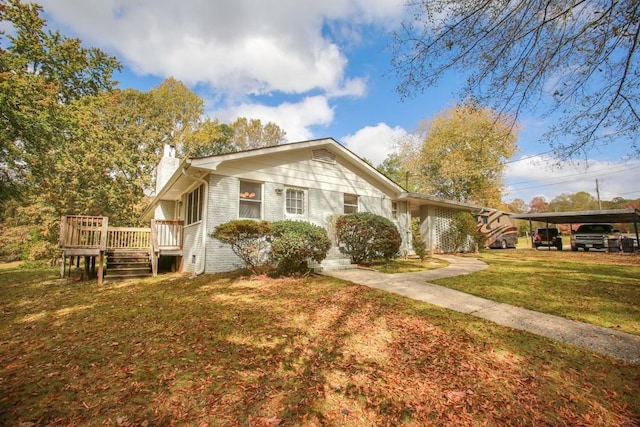 view of front of home featuring a wooden deck, a front yard, and a carport