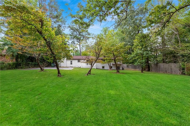 view of yard featuring fence