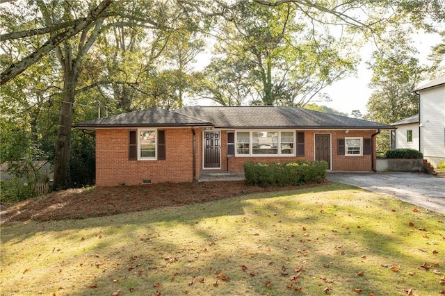 ranch-style home with crawl space, brick siding, and a front yard