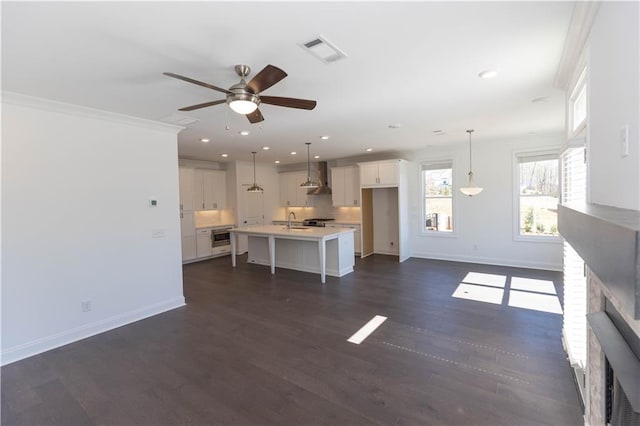709 Dodd Ln Unit 165, Buford, GA 30518 - living room featuring a ceiling fan, baseboards, recessed lighting, dark wood finished floors, and crown molding
