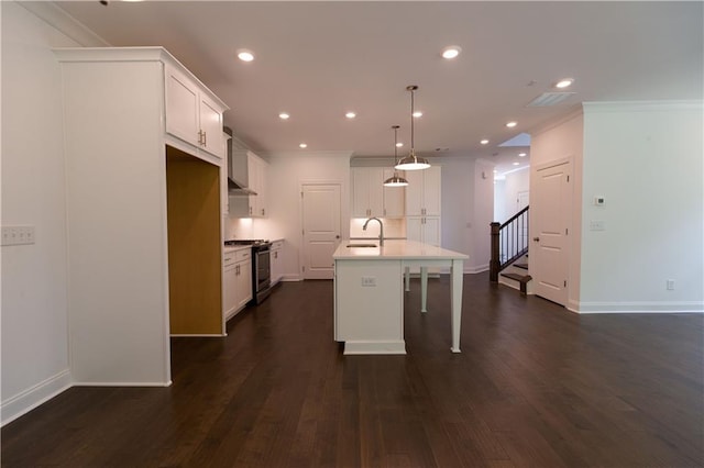 709 Dodd Ln Unit 165, Buford, GA 30518 - kitchen featuring stainless steel gas range oven, crown molding, a center island with sink, a sink, and dark wood-style flooring