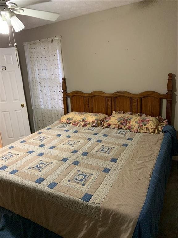 bedroom featuring ceiling fan