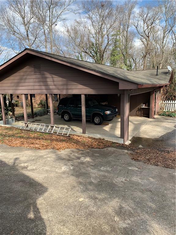 view of vehicle parking featuring a carport