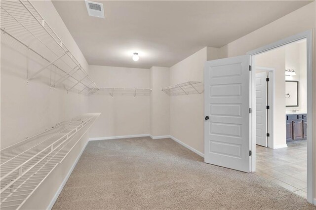 walk in closet featuring carpet floors and visible vents