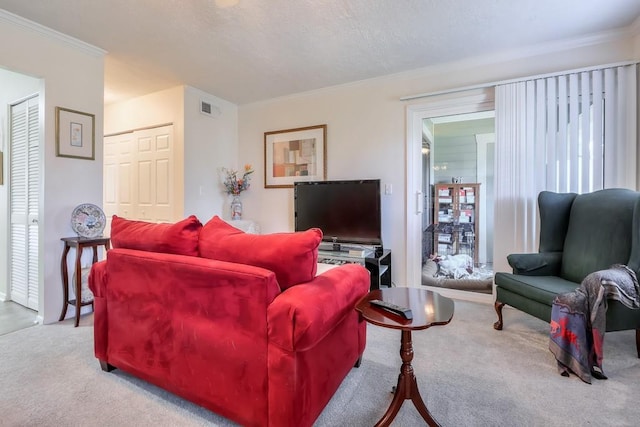 living area with visible vents, ornamental molding, and carpet floors