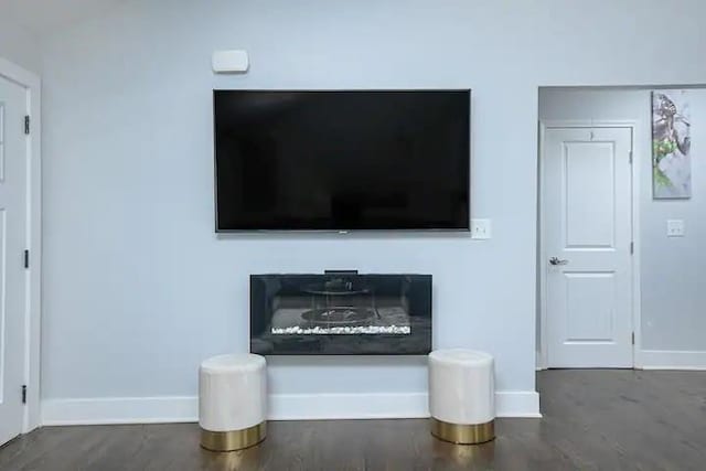 interior details with hardwood / wood-style floors