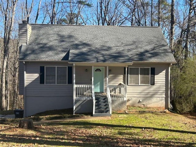 view of front facade featuring a front yard