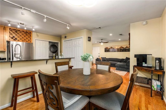 1445 Monroe Dr NE Unit 14B, Atlanta, GA 30324 - dining room with stacked washer and clothes dryer, light wood-style floors, a ceiling fan, and recessed lighting