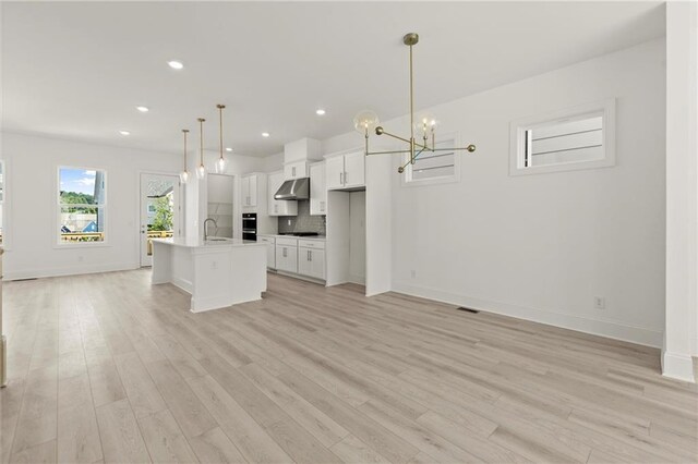 1937 Quarry Park Pl NW, Atlanta, GA 30318 - unfurnished living room with a sink, a chandelier, light wood-style floors, baseboards, and recessed lighting