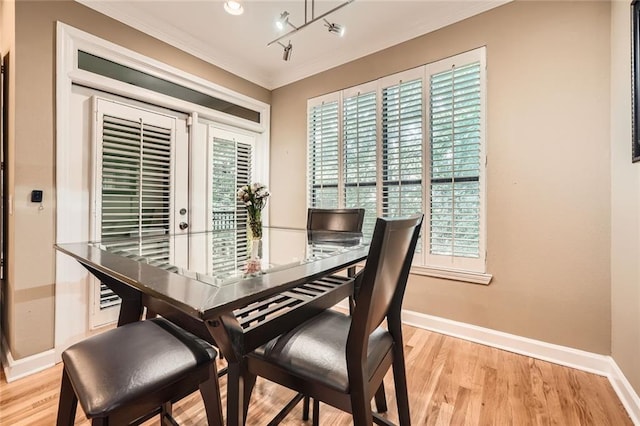 3777 Peachtree Rd NE Unit 438, Brookhaven, GA 30319 - dining space with crown molding and light wood-style floors