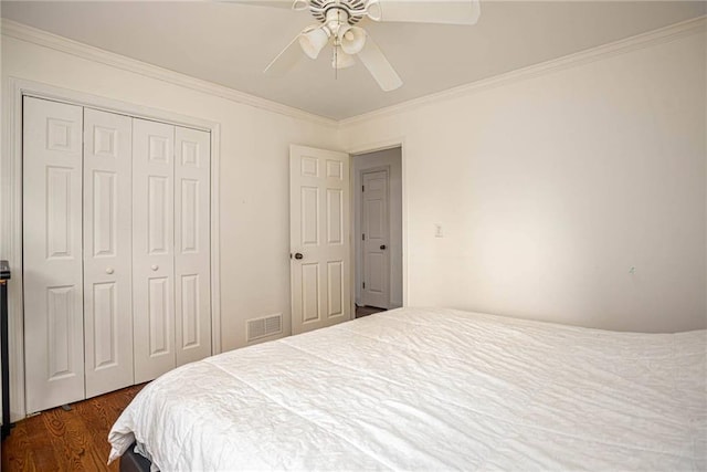 2355 Quail Creek Ter, Buford, GA 30519 - bedroom with a closet, ornamental molding, wood finished floors, and a ceiling fan