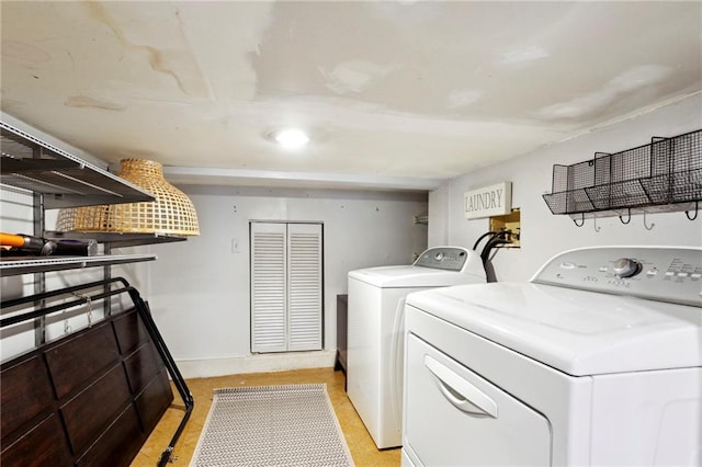 laundry room featuring washing machine and clothes dryer