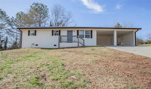 ranch-style house with a carport, crawl space, a front lawn, and driveway