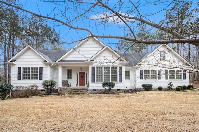 view of front facade featuring crawl space, covered porch, and a front yard