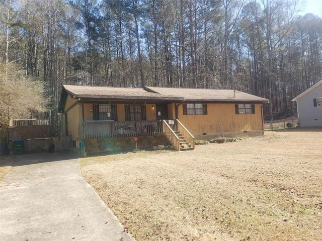 ranch-style house featuring a porch