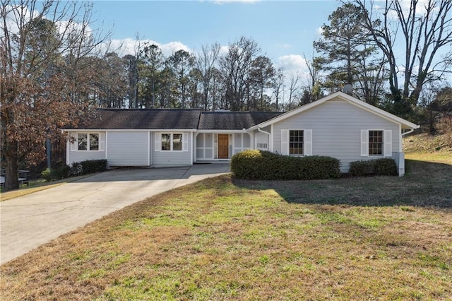 single story home with a front lawn