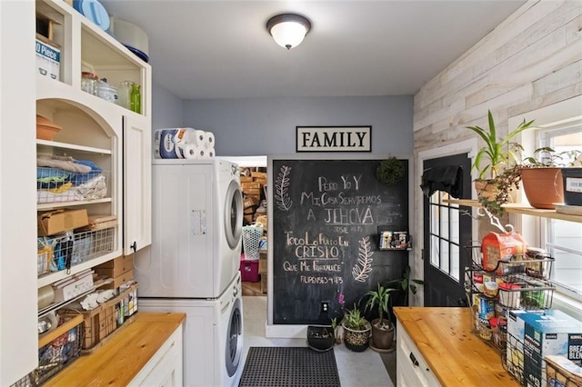 laundry room with stacked washer / drying machine