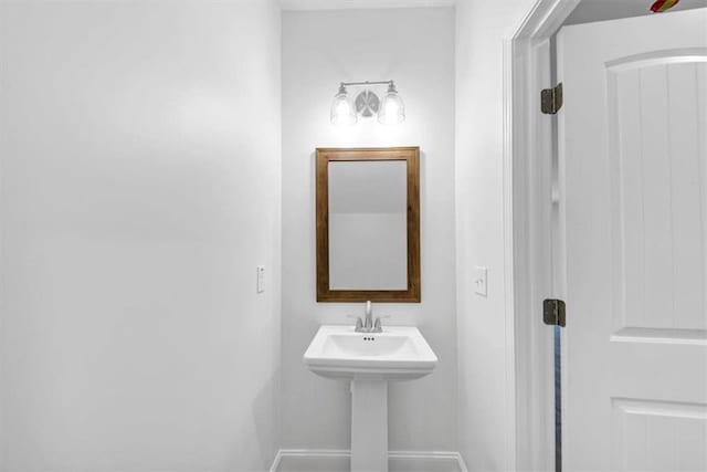 bathroom with baseboards