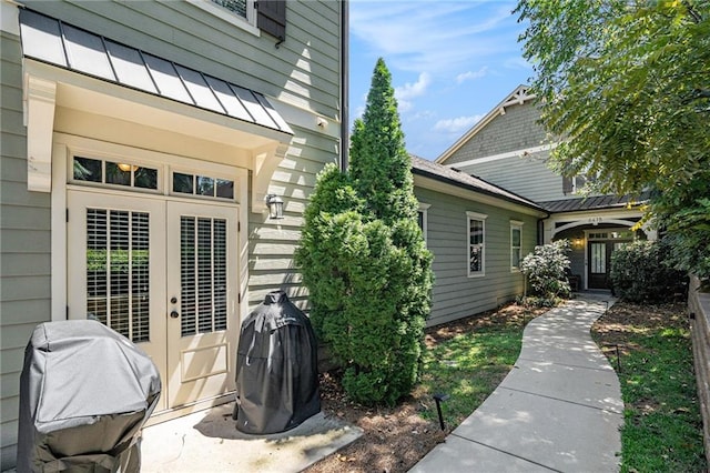 647 E Ave NE, Atlanta, GA 30312 - view of side of property with a standing seam roof