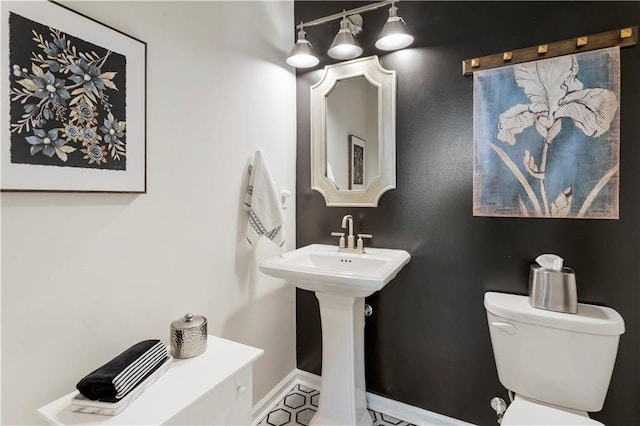 15 Lakeside Way, Cartersville, GA 30121 - bathroom featuring toilet and baseboards