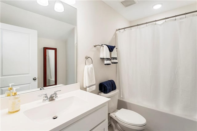15 Lakeside Way, Cartersville, GA 30121 - full bathroom featuring toilet, vanity, shower / bath combo with shower curtain, and recessed lighting