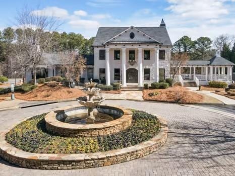 15 Lakeside Way, Cartersville, GA 30121 - surrounding community with curved driveway