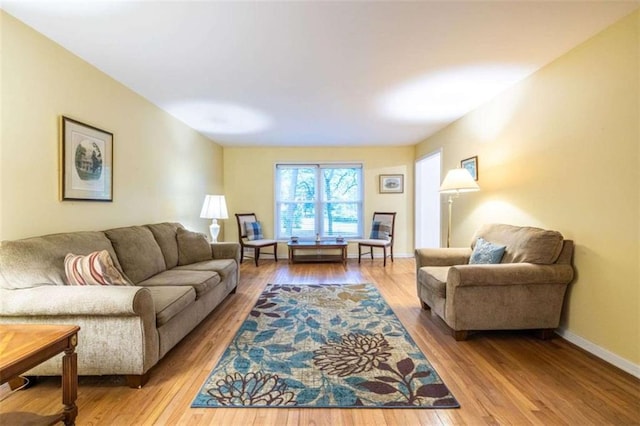 living area featuring light wood-type flooring and baseboards